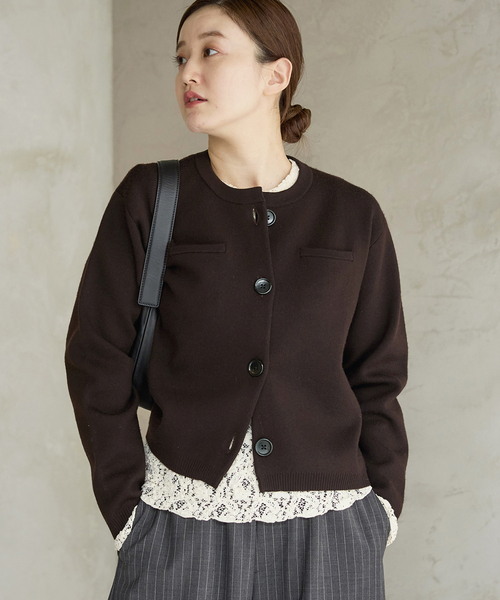 IENA(イエナ)の「《追加2》スーパーファインスムースクルーカーディガン(カーディガン/ボレロ・レディース・チョコ/アイボリー・FREE)」の20枚目の写真