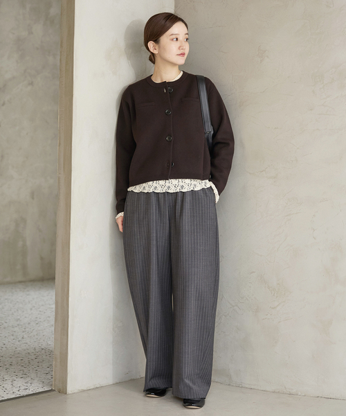 IENA(イエナ)の「《追加2》スーパーファインスムースクルーカーディガン(カーディガン/ボレロ・レディース・チョコ/アイボリー・FREE)」の22枚目の写真