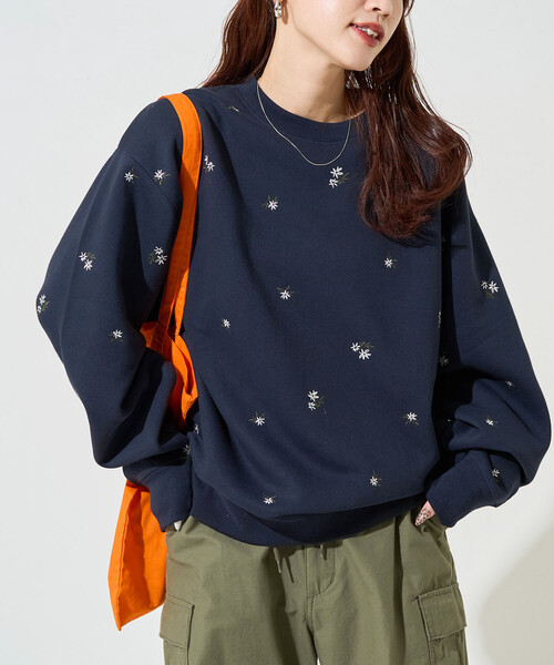 FREAK'S STORE(フリークスストア)の「限定展開 小花 刺繍 裏起毛 スウェット プルオーバー(スウェット・レディース・杢グレー/ネイビー/スミクロ・フリ-)」の4枚目の写真