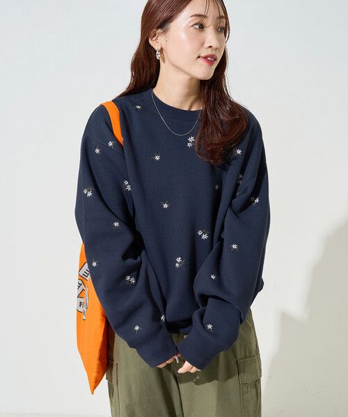 FREAK'S STORE(フリークスストア)の「限定展開 小花 刺繍 裏起毛 スウェット プルオーバー(スウェット・レディース・杢グレー/ネイビー/スミクロ・フリ-)」の5枚目の写真