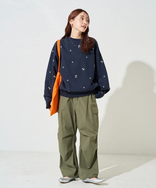 FREAK'S STORE(フリークスストア)の「限定展開 小花 刺繍 裏起毛 スウェット プルオーバー(スウェット・レディース・杢グレー/ネイビー/スミクロ・フリ-)」の6枚目の写真