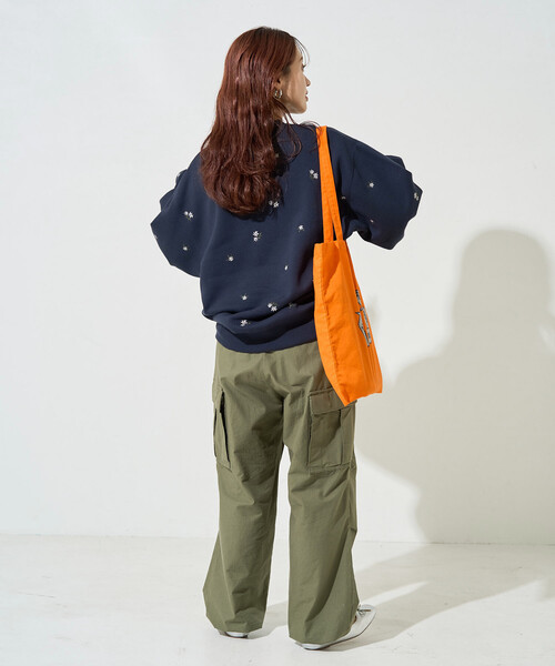 FREAK'S STORE(フリークスストア)の「限定展開 小花 刺繍 裏起毛 スウェット プルオーバー(スウェット・レディース・杢グレー/ネイビー/スミクロ・フリ-)」の7枚目の写真