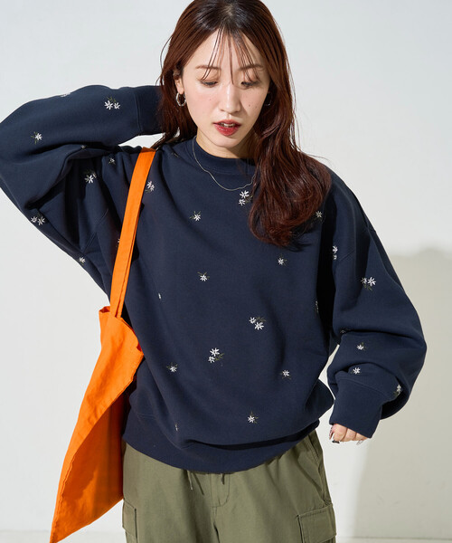 FREAK'S STORE(フリークスストア)の「限定展開 小花 刺繍 裏起毛 スウェット プルオーバー(スウェット・レディース・杢グレー/ネイビー/スミクロ・フリ-)」の8枚目の写真