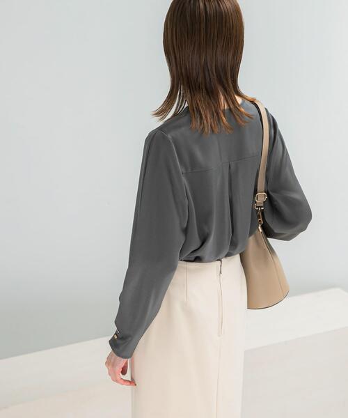 URBAN RESEARCH ROSSO WOMEN(アーバンリサーチ ロッソ)の「ピーチサテンデザインスリーブブラウス(シャツ/ブラウス・レディース・オフホワイト/チャコールグレー・FREE)」の8枚目の写真
