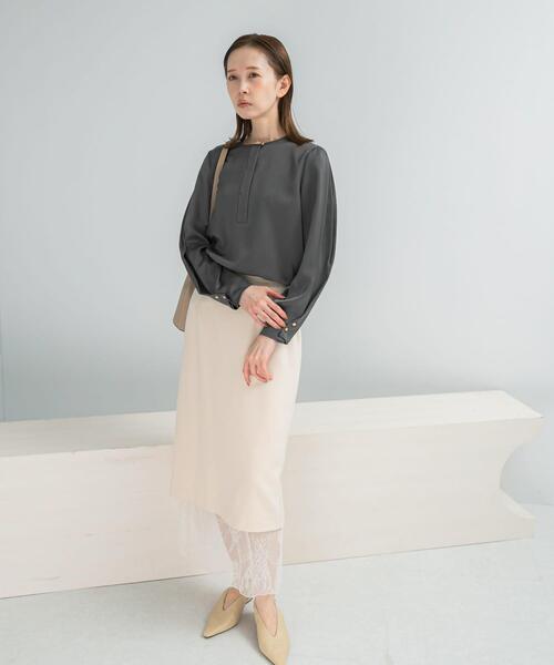 URBAN RESEARCH ROSSO WOMEN(アーバンリサーチ ロッソ)の「ピーチサテンデザインスリーブブラウス(シャツ/ブラウス・レディース・オフホワイト/チャコールグレー・FREE)」の9枚目の写真