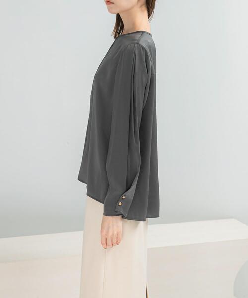 URBAN RESEARCH ROSSO WOMEN(アーバンリサーチ ロッソ)の「ピーチサテンデザインスリーブブラウス(シャツ/ブラウス・レディース・オフホワイト/チャコールグレー・FREE)」の12枚目の写真
