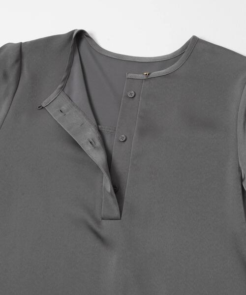 URBAN RESEARCH ROSSO WOMEN(アーバンリサーチ ロッソ)の「ピーチサテンデザインスリーブブラウス(シャツ/ブラウス・レディース・オフホワイト/チャコールグレー・FREE)」の17枚目の写真