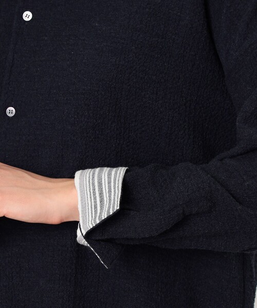 GALERIE VIE(ギャルリー ヴィー)の「エアリーサッカー スタンドカラーロングシャツ(シャツ/ブラウス・レディース・ホワイト/ネイビー/グレー系その他2・FREE)」の8枚目の写真