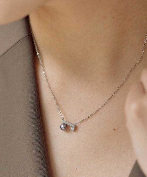 ear PAPILLONNER(イアパピヨネ)の「《金属アレルギー対応/ステンレス》パール×クリスタルネックレス(ネックレス・レディース・ゴールド/シルバー・FREE)」の6枚目の写真