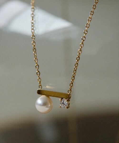 ear PAPILLONNER(イアパピヨネ)の「《金属アレルギー対応/ステンレス》パール×クリスタルネックレス(ネックレス・レディース・ゴールド/シルバー・FREE)」の8枚目の写真