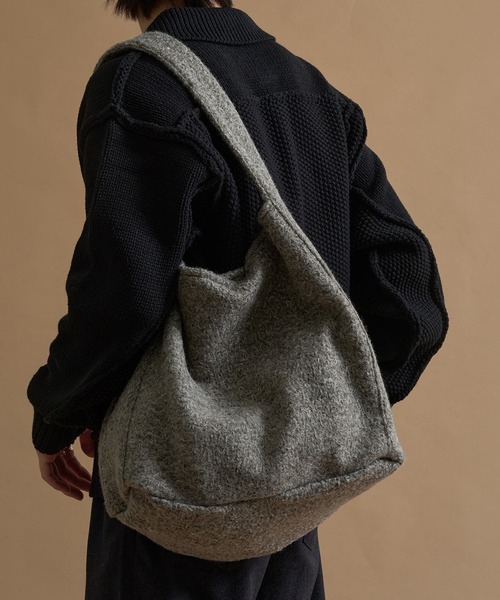 epnok（エプノック）の「ウールライクショルダーバッグ（ショルダーバッグ・メンズ・グレイッシュベージュ/ブラック/テラコッタ・ONE SIZE）」の3枚目の写真