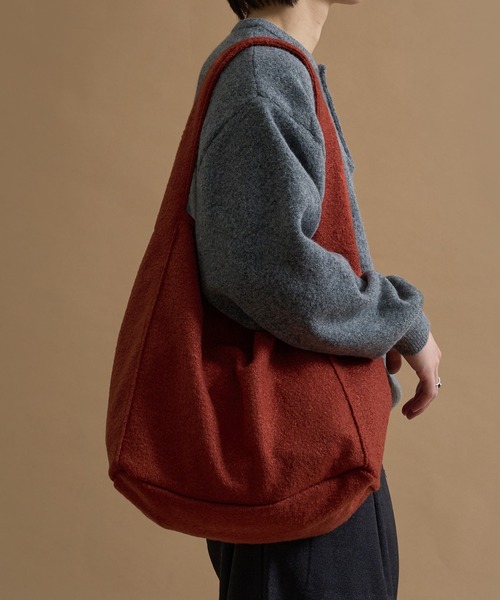 epnok（エプノック）の「ウールライクショルダーバッグ（ショルダーバッグ・メンズ・グレイッシュベージュ/ブラック/テラコッタ・ONE SIZE）」の2枚目の写真