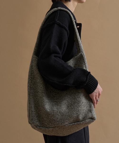 epnok（エプノック）の「ウールライクショルダーバッグ（ショルダーバッグ・メンズ・グレイッシュベージュ/ブラック/テラコッタ・ONE SIZE）」の12枚目の写真