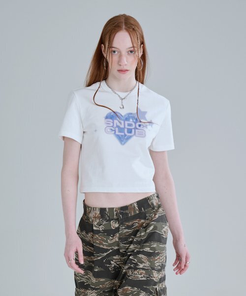 SEONEED(ソニード)の「ブラーハートクロップ半袖Tシャツホワイト(Tシャツ/カットソー・レディース・その他・FREE)」の1枚目の写真