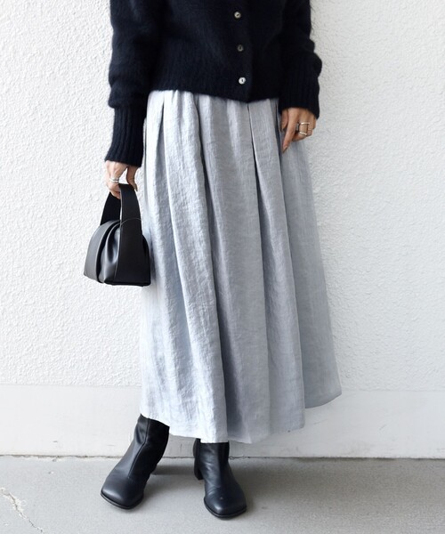 SHIPS（シップス）の「〈手洗い可能〉シャイニー フレア スカート（スカート・レディース・ライトグレー/オフホワイト・ONE SIZE）」の2枚目の写真