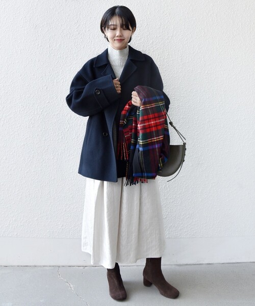 SHIPS（シップス）の「〈手洗い可能〉シャイニー フレア スカート（スカート・レディース・ライトグレー/オフホワイト・ONE SIZE）」の3枚目の写真