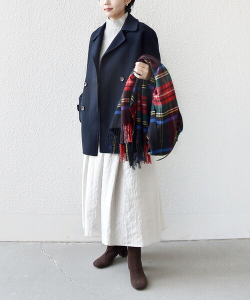 SHIPS（シップス）の「〈手洗い可能〉シャイニー フレア スカート（スカート・レディース・ライトグレー/オフホワイト・ONE SIZE）」の4枚目の写真