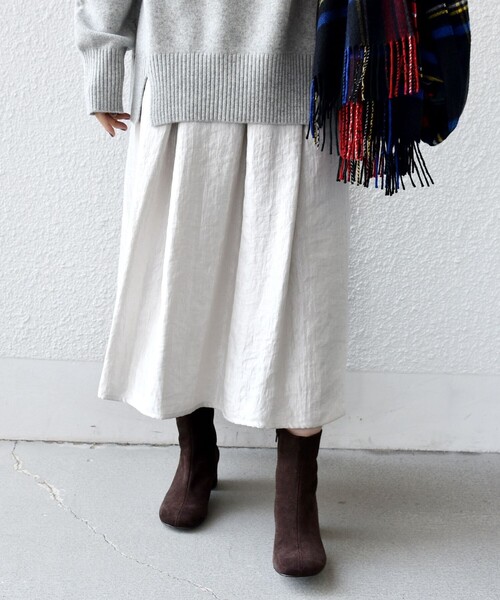 SHIPS（シップス）の「〈手洗い可能〉シャイニー フレア スカート（スカート・レディース・ライトグレー/オフホワイト・ONE SIZE）」の7枚目の写真