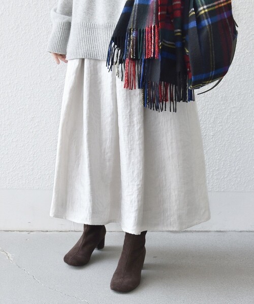 SHIPS（シップス）の「〈手洗い可能〉シャイニー フレア スカート（スカート・レディース・ライトグレー/オフホワイト・ONE SIZE）」の8枚目の写真