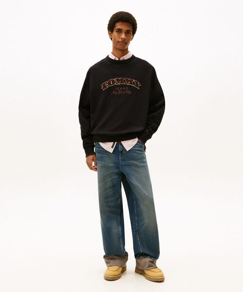 tommy jeans(トミー ジーンズ)の「リラックスブークレフォントプレイクルーネックトレーナー(スウェット・メンズ・ブラック・SMALL/X-LARGE)」の2枚目の写真