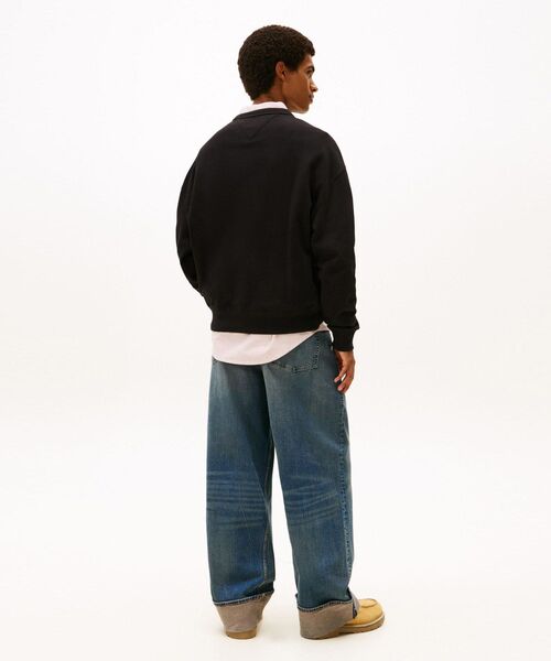 tommy jeans(トミー ジーンズ)の「リラックスブークレフォントプレイクルーネックトレーナー(スウェット・メンズ・ブラック・SMALL/X-LARGE)」の4枚目の写真