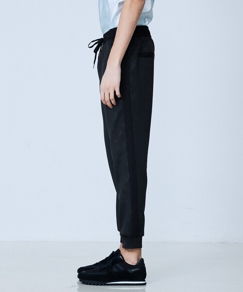 5351 POUR LES HOMMES（ゴーサンゴーイチプールオム）の「【セットアップ対応】リーフ柄　ジョグパンツ（スウェットパンツ・メンズ・ライトグレー/ブラック・50/48/46/44）」の3枚目の写真