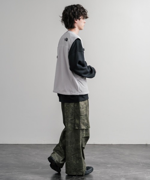 THE NORTH FACE(ザノースフェイス)の「日本未展開モデル THE NORTH FACE ザ・ノースフェイス LINE-X FLEECE VEST ワンポイントロゴ刺繍フリースベスト(ベスト・メンズ・ブラック/ライトブラウン/ライトグレー・M/L/XL)」の13枚目の写真