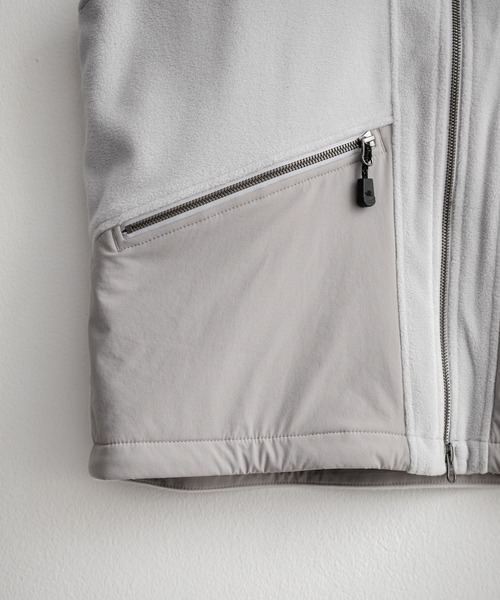 THE NORTH FACE(ザノースフェイス)の「日本未展開モデル THE NORTH FACE ザ・ノースフェイス LINE-X FLEECE VEST ワンポイントロゴ刺繍フリースベスト(ベスト・メンズ・ブラック/ライトブラウン/ライトグレー・M/L/XL)」の22枚目の写真