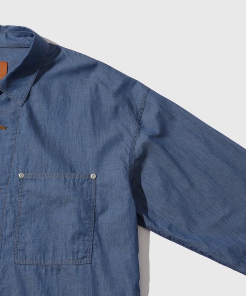 ADAM ET ROPE'（アダムエロペ）の「ライトオンス デニム シャツ / ADAM ET ROPE' JEANS（シャツ/ブラウス・メンズ・ブルー系その他4/ネイビー・M/L）」の8枚目の写真