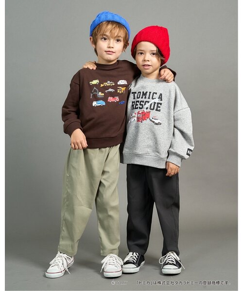 b・ROOM（ビールーム）の「【速乾裏毛】トミカ車集合トレーナー（スウェット・キッズ・トップグレー/ブラック/アイボリー/ダークブラウン・90cm/100cm/110cm/120cm/130cm）」の6枚目の写真