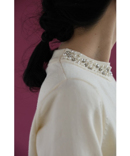 cawaii（カワイイ）の「アシンメトリーなビジューネックニットプルオーバートップス（ブローチ付き）（ニット/セーター・レディース・アイボリー・FREE）」の17枚目の写真