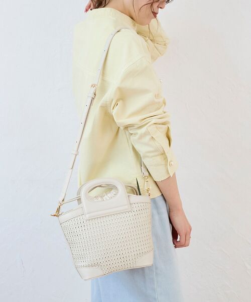 le.coeur blanc（ルクールブラン）の「メッシュ2WAYトートバッグ（トートバッグ・レディース・アイボリー/ブラック・FREE）」の16枚目の写真
