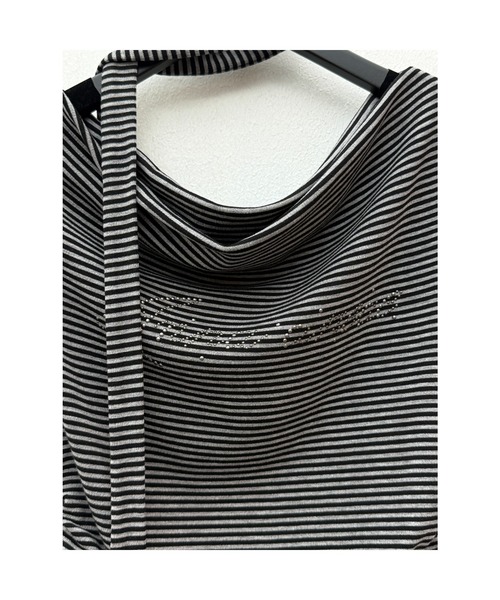 VEILA(ヴェイラ)の「ストラップ付ボーダークロップドスリムTシャツ(Tシャツ/カットソー・レディース・ダークグレー・フリー)」の4枚目の写真