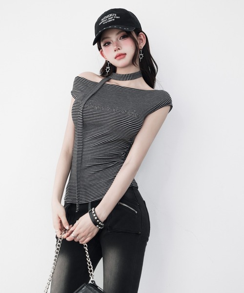 VEILA(ヴェイラ)の「ストラップ付ボーダークロップドスリムTシャツ(Tシャツ/カットソー・レディース・ダークグレー・フリー)」の13枚目の写真
