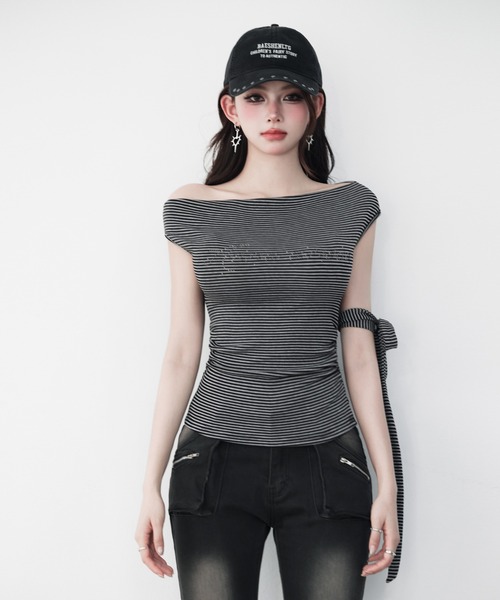 VEILA(ヴェイラ)の「ストラップ付ボーダークロップドスリムTシャツ(Tシャツ/カットソー・レディース・ダークグレー・フリー)」の11枚目の写真