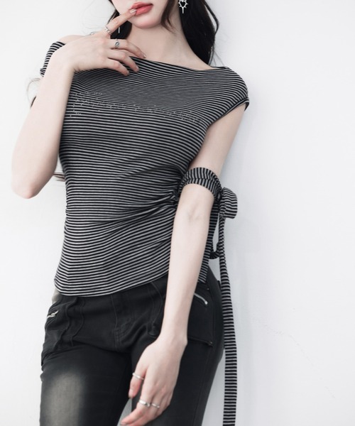VEILA(ヴェイラ)の「ストラップ付ボーダークロップドスリムTシャツ(Tシャツ/カットソー・レディース・ダークグレー・フリー)」の6枚目の写真