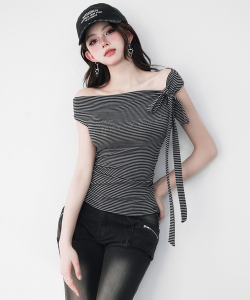 VEILA(ヴェイラ)の「ストラップ付ボーダークロップドスリムTシャツ(Tシャツ/カットソー・レディース・ダークグレー・フリー)」の12枚目の写真