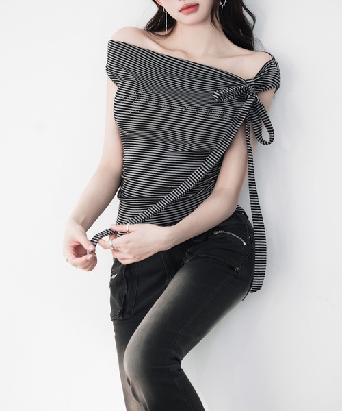 VEILA(ヴェイラ)の「ストラップ付ボーダークロップドスリムTシャツ(Tシャツ/カットソー・レディース・ダークグレー・フリー)」の8枚目の写真