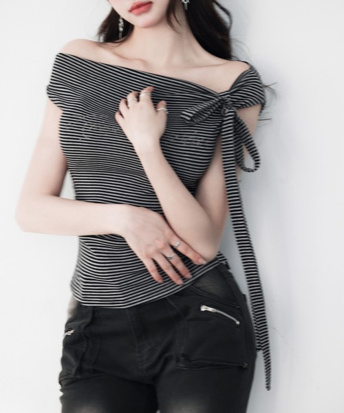 VEILA(ヴェイラ)の「ストラップ付ボーダークロップドスリムTシャツ(Tシャツ/カットソー・レディース・ダークグレー・フリー)」の9枚目の写真