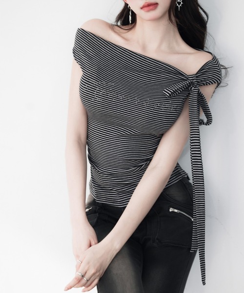 VEILA(ヴェイラ)の「ストラップ付ボーダークロップドスリムTシャツ(Tシャツ/カットソー・レディース・ダークグレー・フリー)」の20枚目の写真