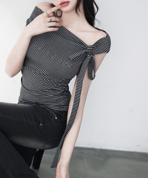 VEILA(ヴェイラ)の「ストラップ付ボーダークロップドスリムTシャツ(Tシャツ/カットソー・レディース・ダークグレー・フリー)」の7枚目の写真