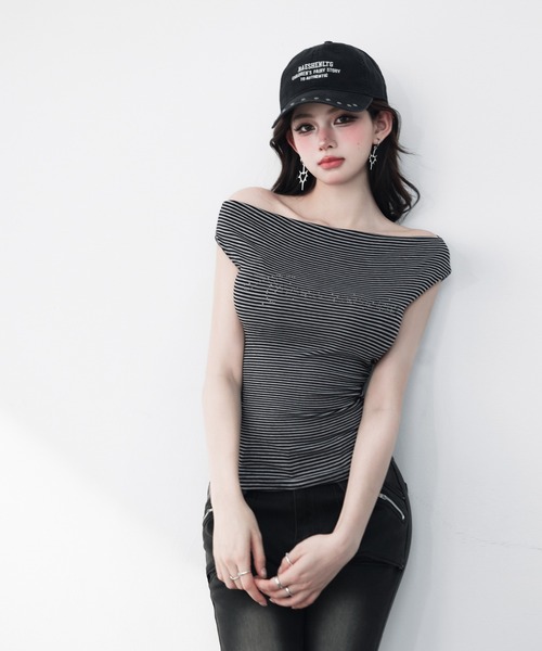 VEILA(ヴェイラ)の「ストラップ付ボーダークロップドスリムTシャツ(Tシャツ/カットソー・レディース・ダークグレー・フリー)」の10枚目の写真