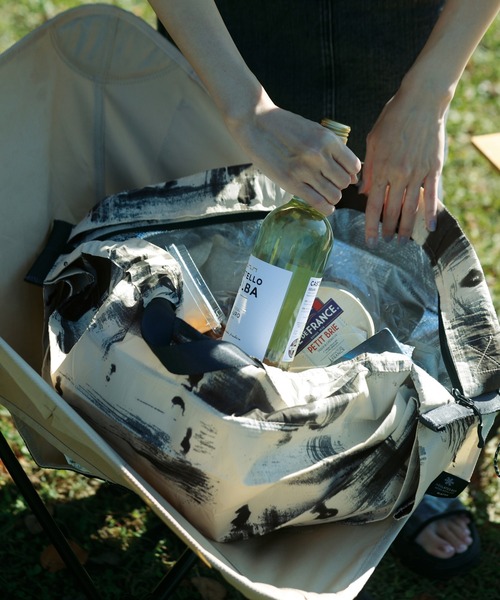 Shupatto（シュパット）の「マーナ(marna) Shupatto 保冷バッグ 20L 一気にたためる（エコバッグ/サブバッグ・レディース・ホワイト×ブラック/ライトブラウン・M）」の3枚目の写真