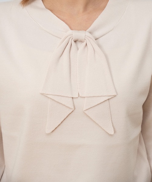 STRAWBERRY-FIELDS（ストロベリーフィールズ）の「コンフォートイネス_リボンタイニット（ニット/セーター・レディース・ブラック×ベージュ/ライトブルー/ピンクベージュ・2）」の4枚目の写真