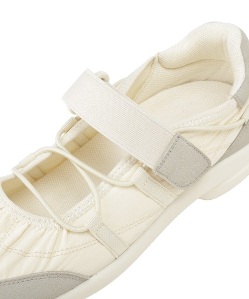 earth music&ecology（アースミュージックアンドエコロジー）の「ドローコードスニーカー（スニーカー・レディース・グリーン/ブラック/アイボリー・M/S/L）」の7枚目の写真