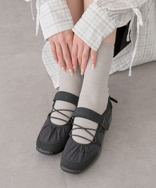 earth music&ecology（アースミュージックアンドエコロジー）の「ドローコードスニーカー（スニーカー・レディース・グリーン/ブラック/アイボリー・M/S/L）」の4枚目の写真