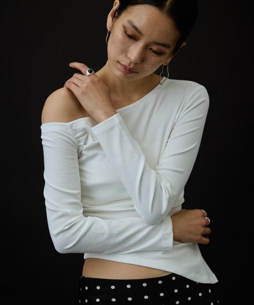 DRWCYS（ドロシーズ）の「アシメオフショルカットトップス（Tシャツ/カットソー・レディース・ブルー/グレー/ホワイト/ブラック・FREE）」の9枚目の写真