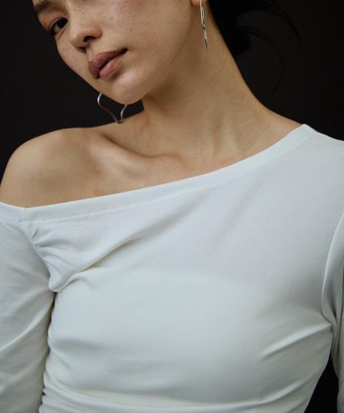 DRWCYS（ドロシーズ）の「アシメオフショルカットトップス（Tシャツ/カットソー・レディース・ブルー/グレー/ホワイト/ブラック・FREE）」の10枚目の写真