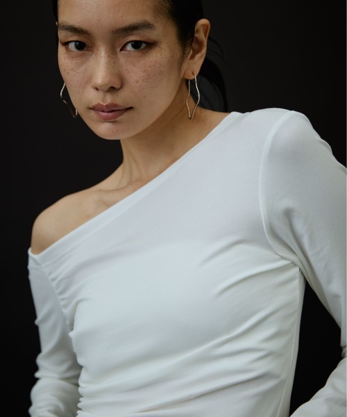 DRWCYS（ドロシーズ）の「アシメオフショルカットトップス（Tシャツ/カットソー・レディース・ブルー/グレー/ホワイト/ブラック・FREE）」の11枚目の写真