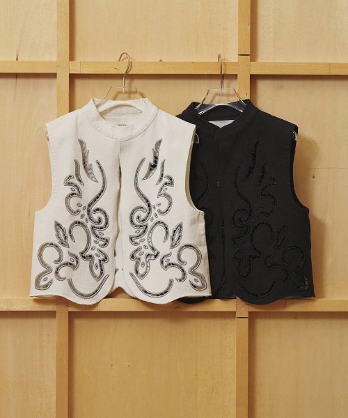 TODAYFUL（トゥデイフル）の「TODAYFUL　Cut Lace Twill Vest カットレースツイルベスト/12610430（ベスト・レディース・キナリ/ブラック・ONE SIZE）」の9枚目の写真